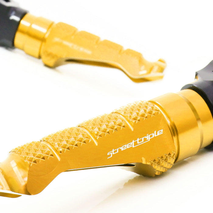 MC Motoparts R-FIGHT front foot pegs for Triumph Street Triple 675 with engraved logo, motorcycle footrest upgrade.