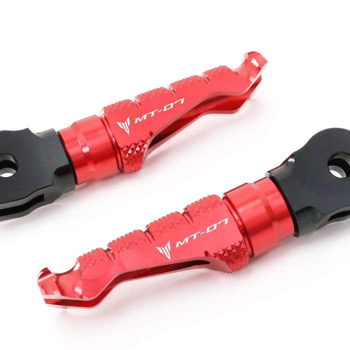 Front R-FIGHT foot pegs for Yamaha MT-07 2013-2025 by MC Motoparts, engraved logo, durable motorcycle standard foot pegs