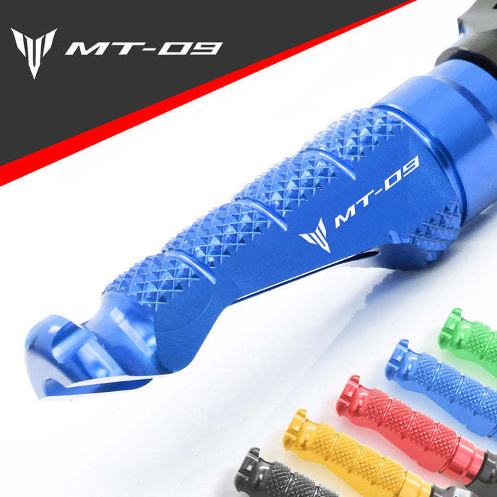 Front R-FIGHT engraved logo foot pegs for Yamaha MT-09 and Tracer by MC Motoparts, showcasing durable standard motorcycle foot pegs.