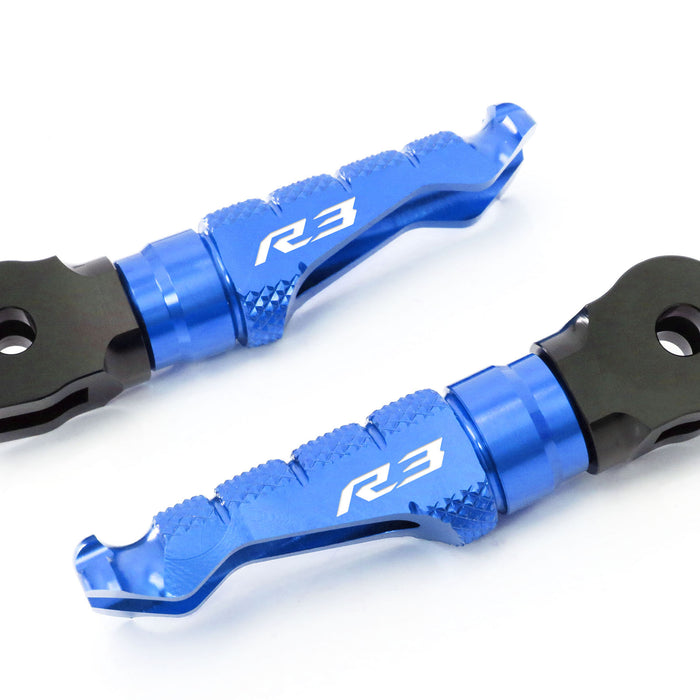 Front MC Motoparts R-FIGHT foot pegs for Yamaha YZF R3 2015-2025 with engraved logo, standard motorcycle foot pegs.