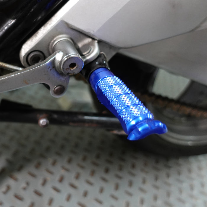 MC Motoparts standard rear foot pegs for Yamaha MT-01, MT-07, MT-10, FZ1, FZ8, and FZ6 motorcycle models.